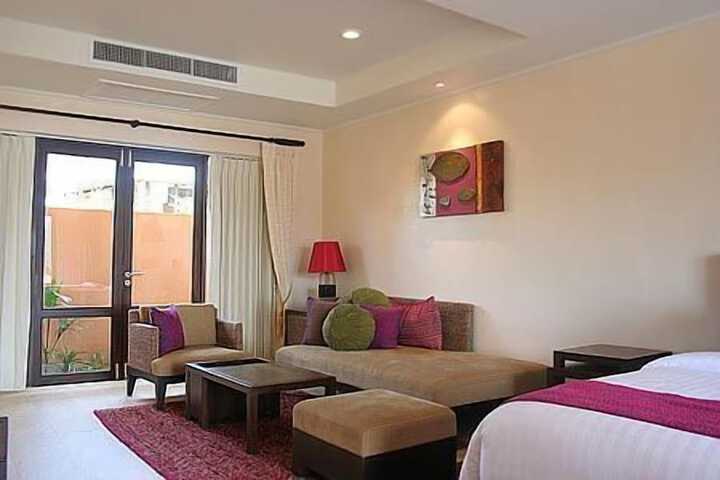 Room 3 of 68