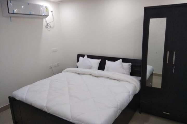 Room 4 of 5