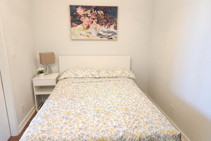 Room 8 of 90