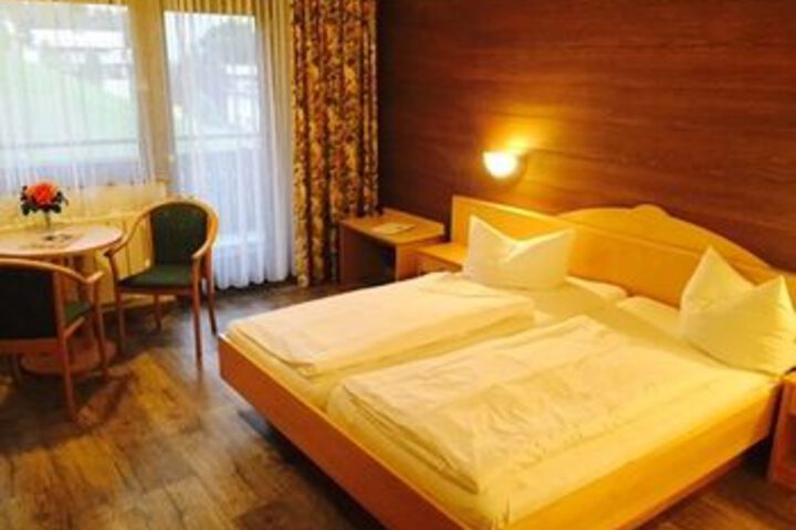 Room 9 of 19