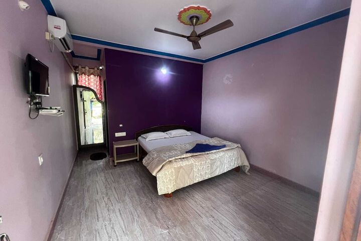 Room 6 of 16