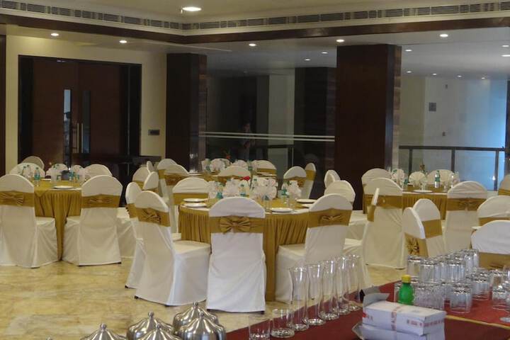 Ballroom/Hall 37 of 48