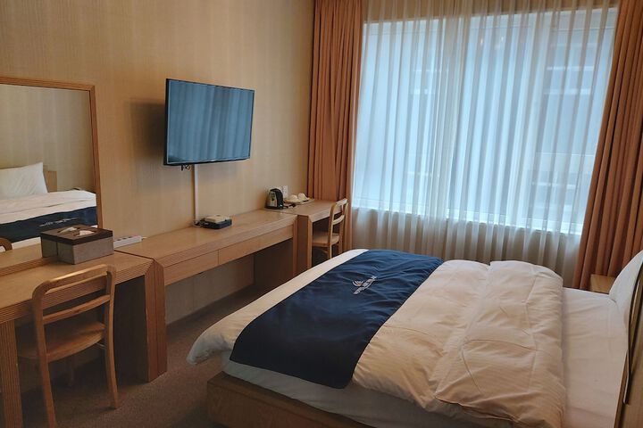 Room 28 of 117
