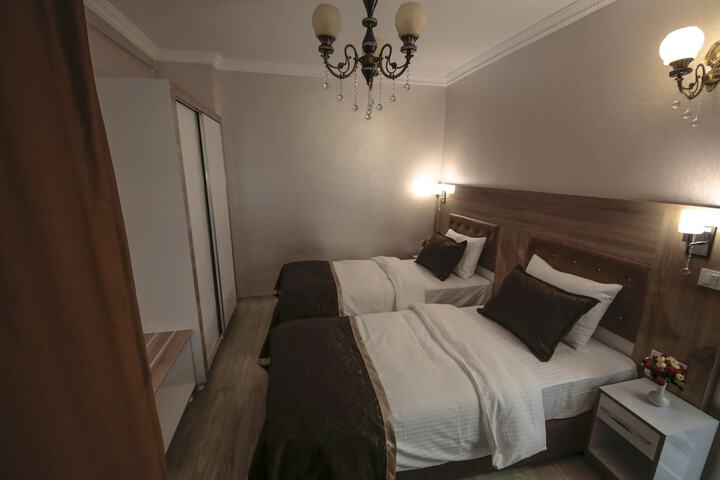 Room 6 of 19