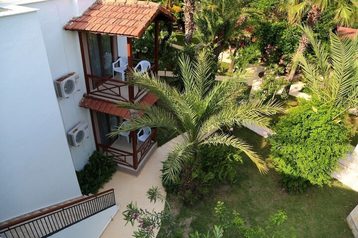 Hotel Exterior 36 of 39