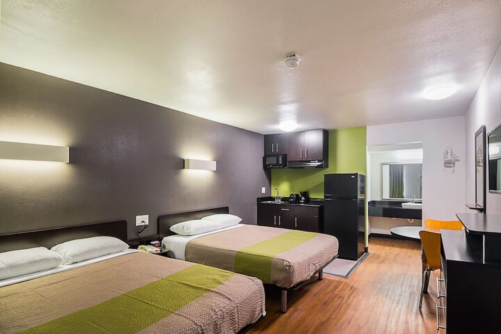 Deluxe Room 2 Queen Beds Kitchenette (14 of 16)