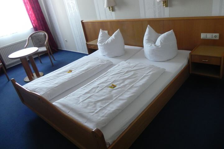 Room 16 of 38