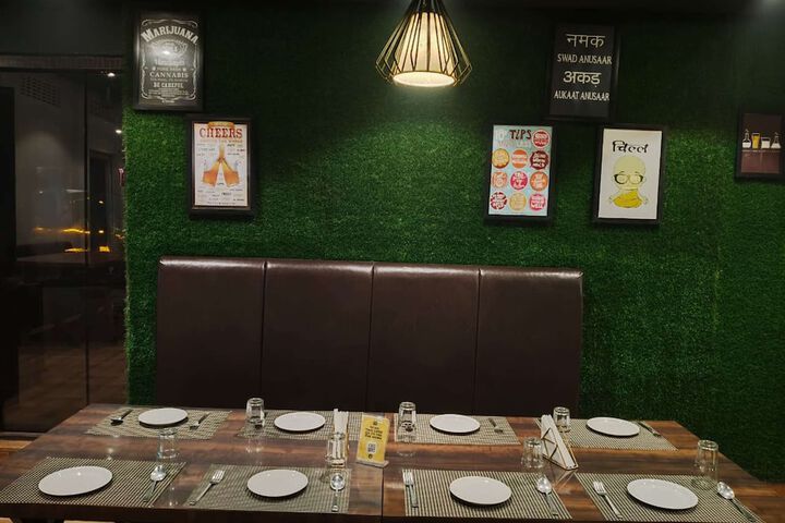 Dining 4 of 13