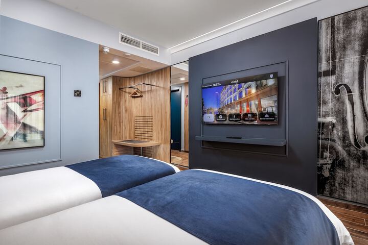 Room 72 of 148
