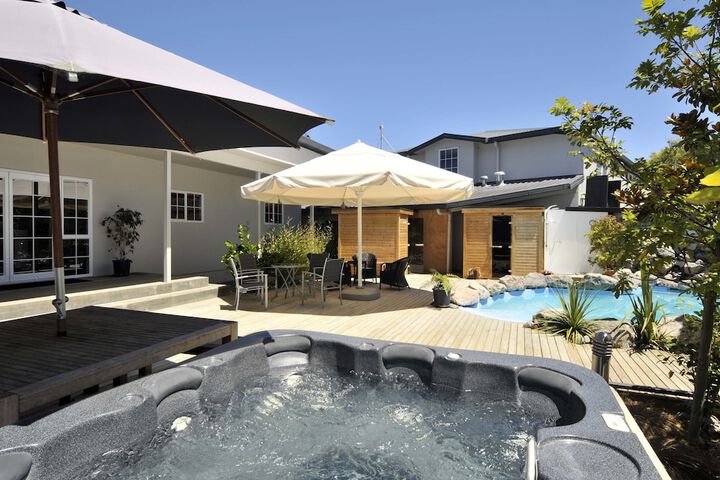Pool Hotel