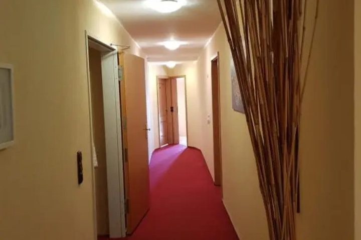 Room 3 of 7