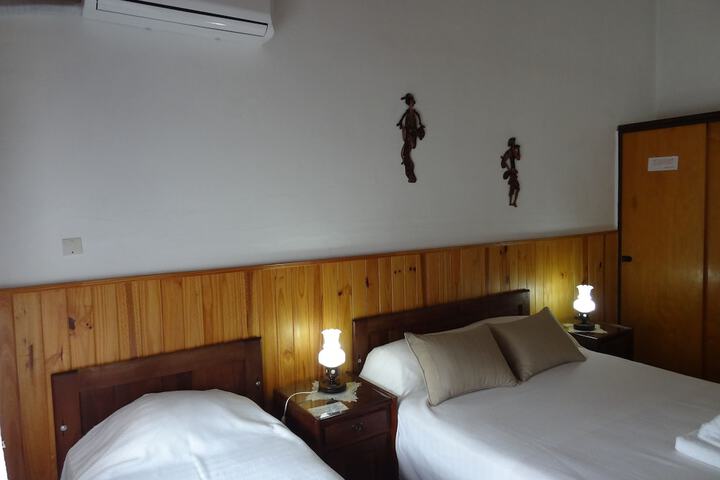 Room 13 of 37