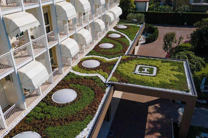 Hotel Exterior 32 of 33