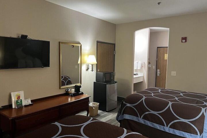 Room 4 of 15