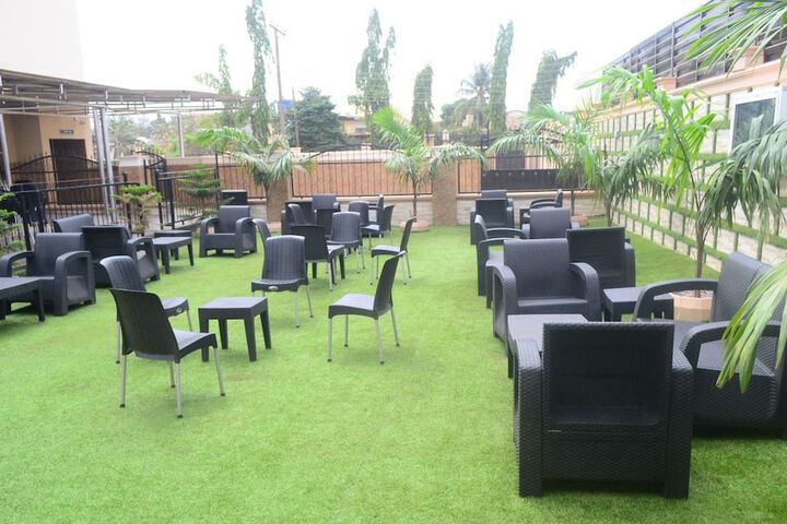 Hotel Exterior 17 of 20