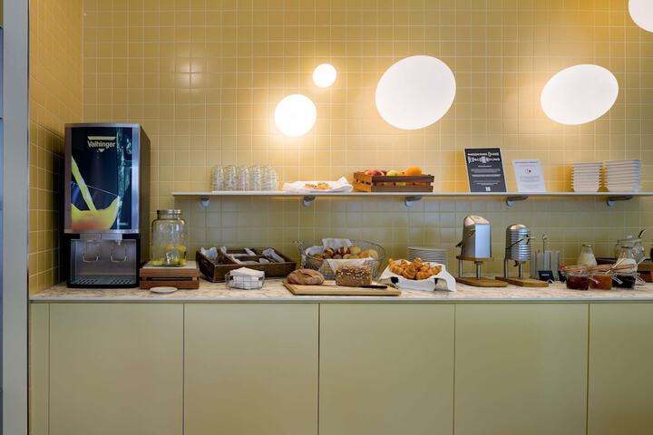 Breakfast/Coffee Service 37 of 45