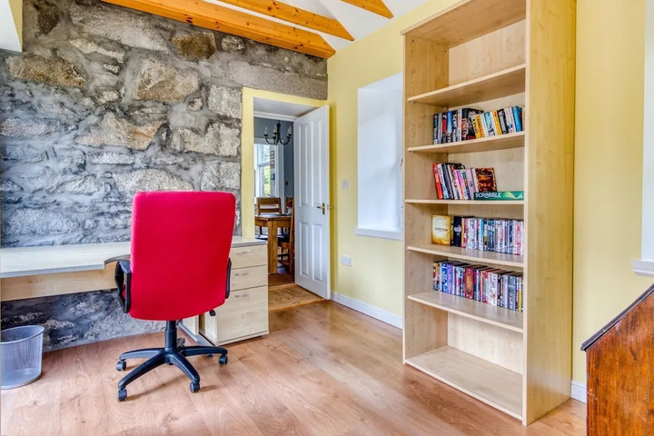 Room 10 of 14
