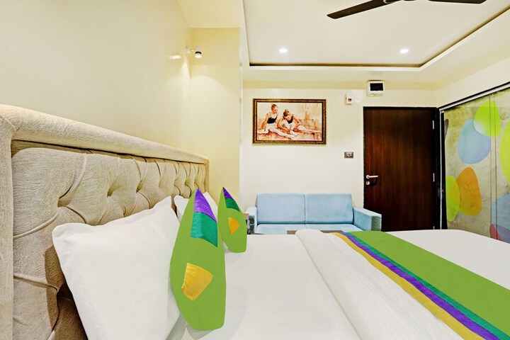 Room 15 of 32