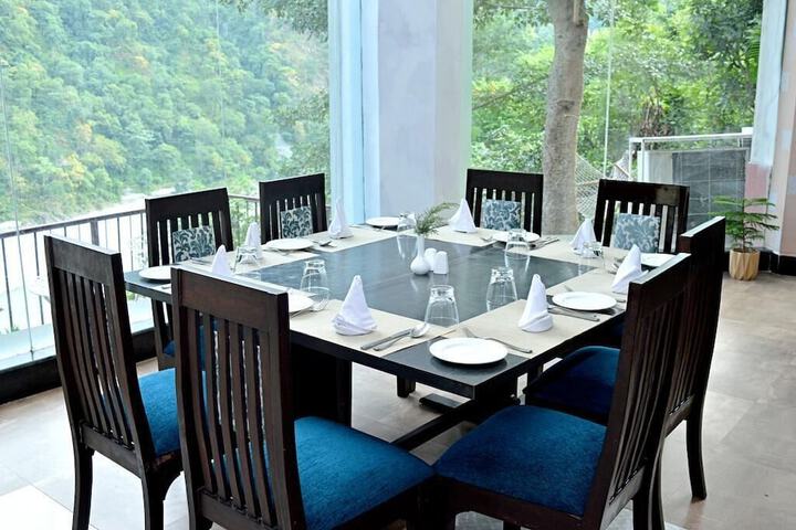 Dining 40 of 62