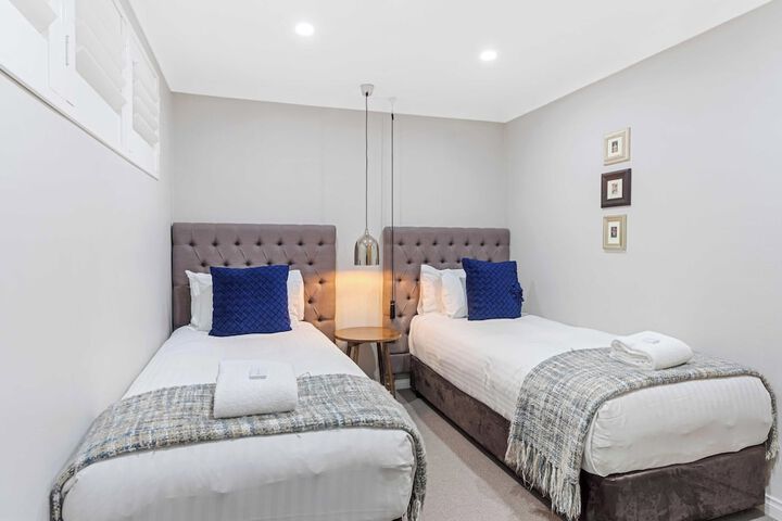 Room 14 of 77