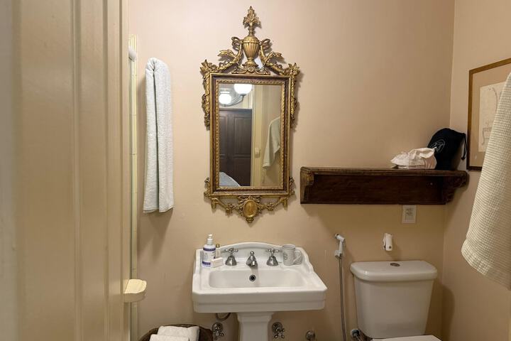 Room 10 of 48