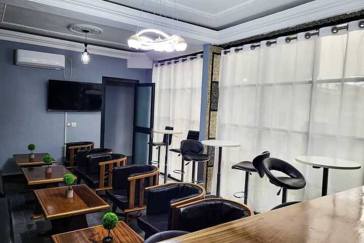 Lounge 69 of 79