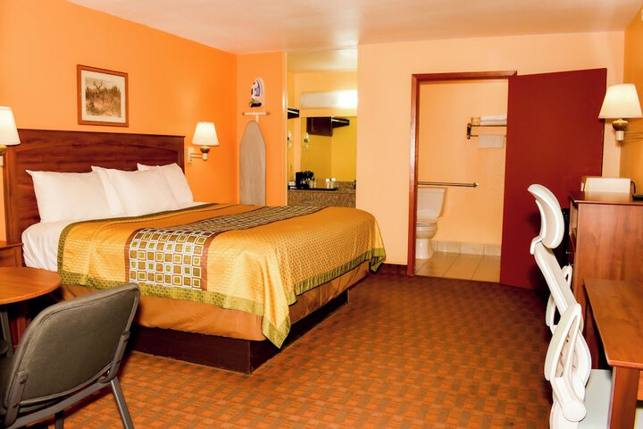 Room 11 of 36