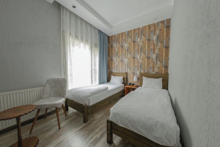 Room 4 of 38