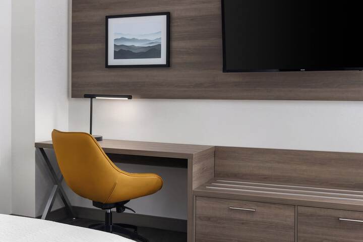 Room 15 of 46