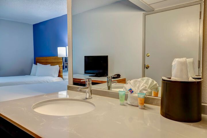 1 King Bed (1 of 10)