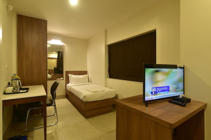 Room 3 of 16