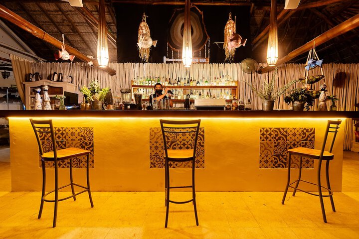 Lounge 98 of 125