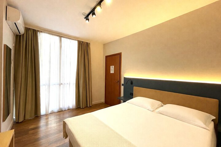 Room 26 of 85