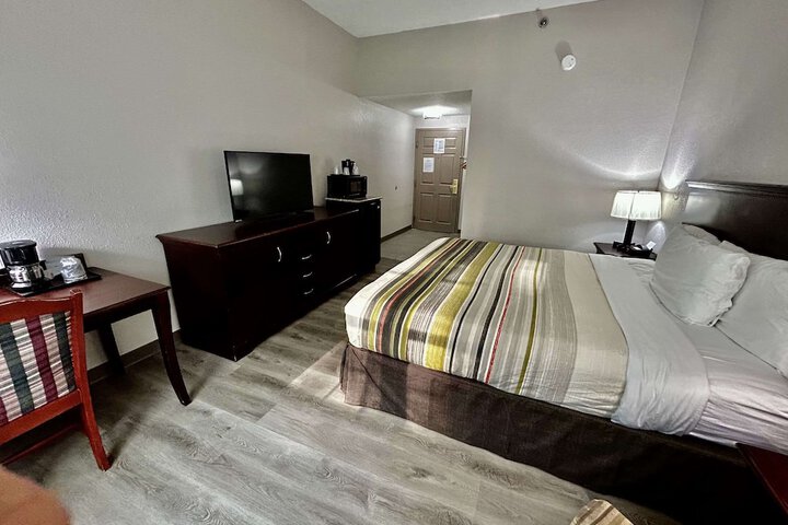 Standard King Bed Accessible (24 of 28)