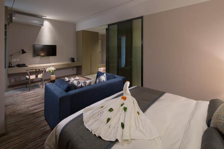 Room 9 of 19