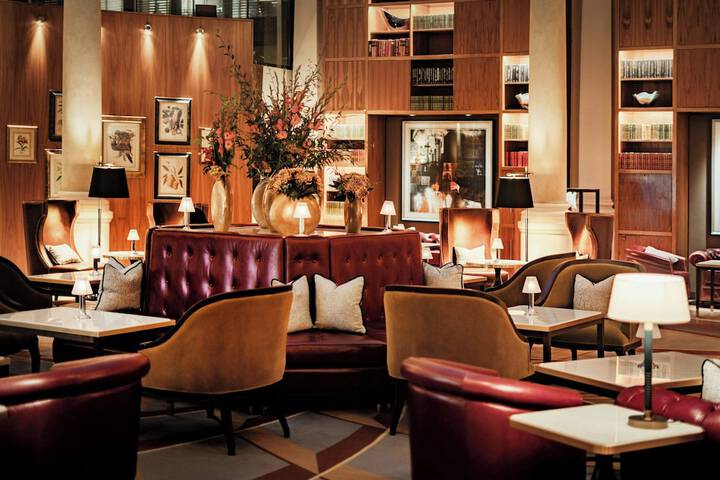 Lounge 56 of 67