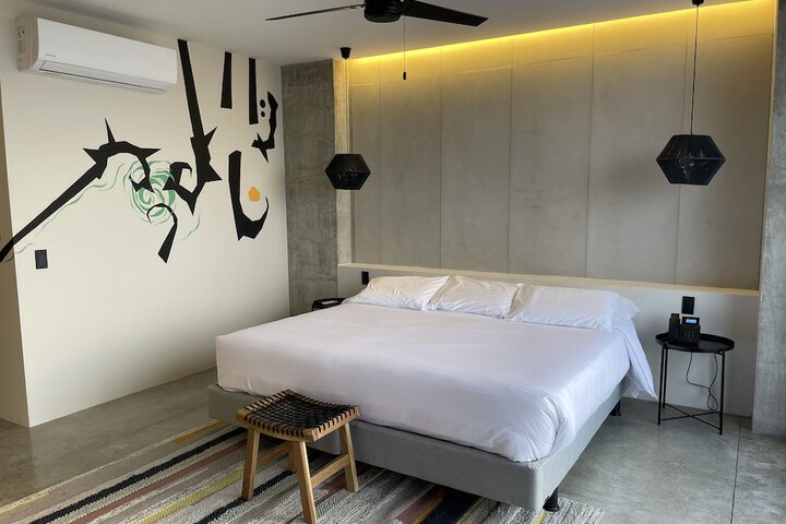 Room 12 of 125