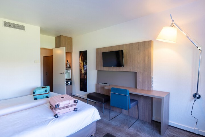 Room 8 of 61