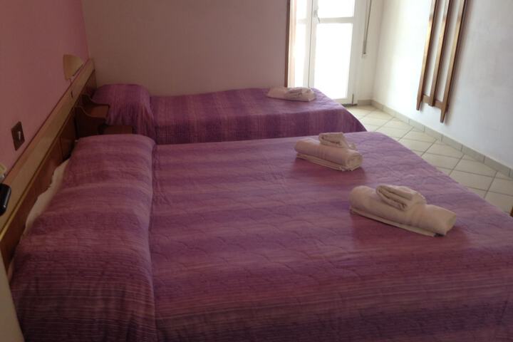 Room 8 of 32