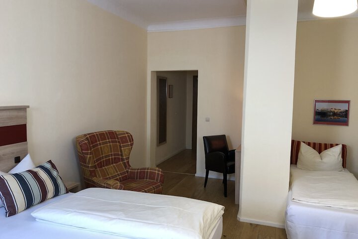 Room 2 of 36