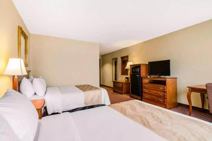 2 Queen Beds