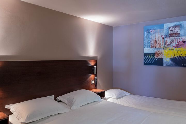 Room 12 of 36
