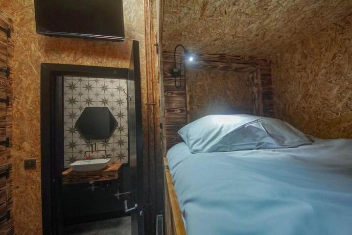 Room 16 of 25