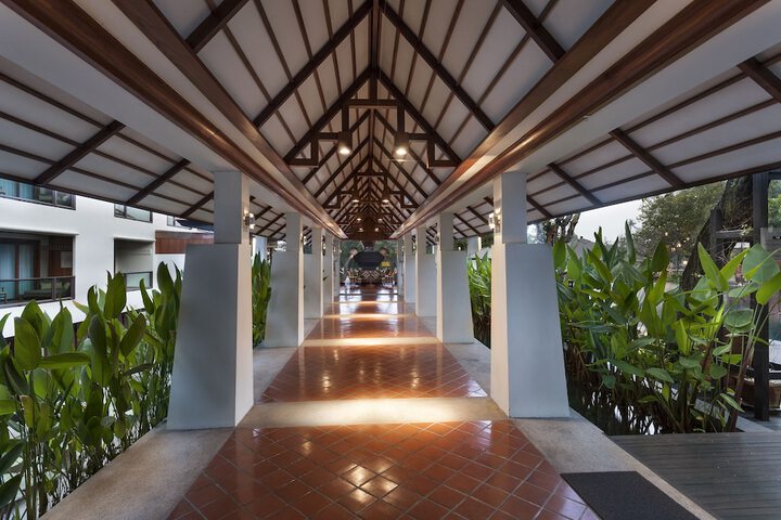 Ballroom/Hall 94 of 142