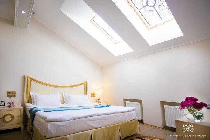 Room 10 of 76