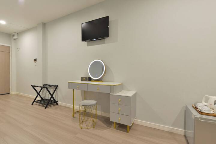 Room 26 of 93