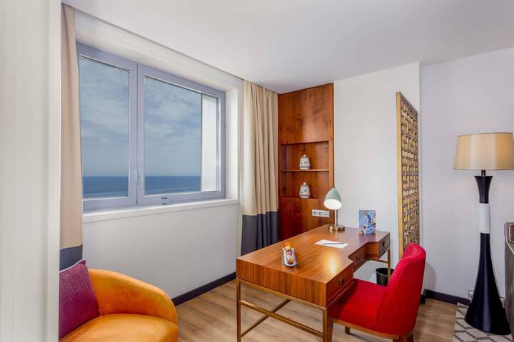Room 38 of 106