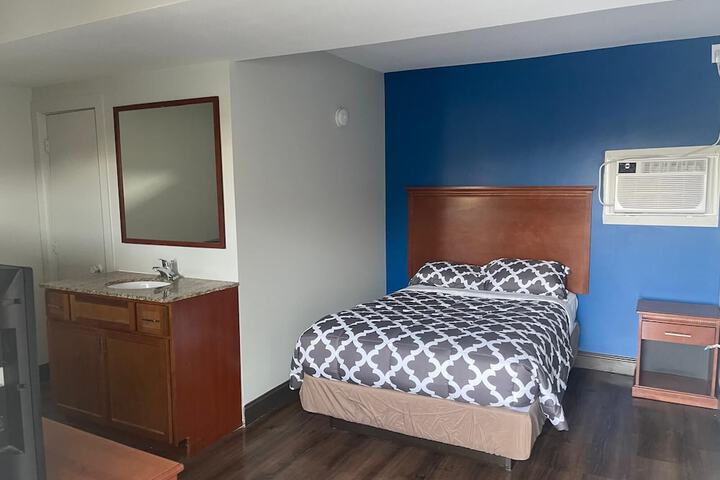 Room 8 of 12