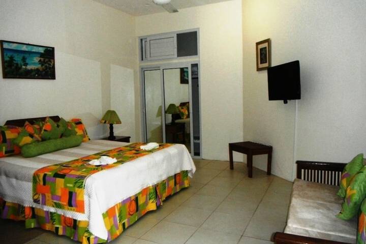 Room 5 of 79