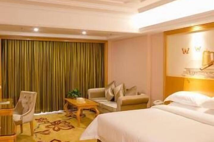 Room 8 of 20